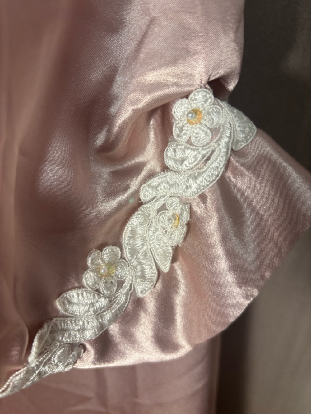 Vintage Giligan and O’Malley chemise and robe set in mauve beaded lace - Picture 7 of 8